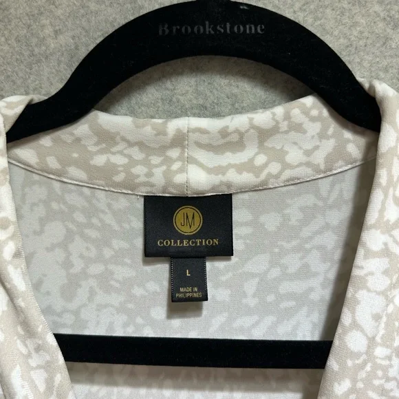 JM Collection Cream Textured V-Neck Blouse - Picture 2 of 5